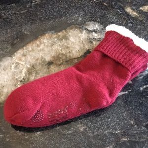 BNWT Muk Luks Slippers